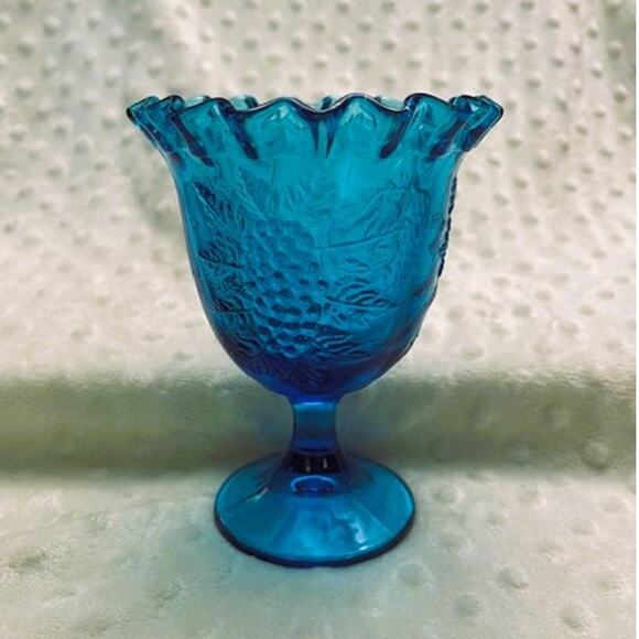 Vintage L E Smith Turquoise Blue, Grape Pattern, Crimped Rim, Footed Candy Dish - Picture 5 of 6